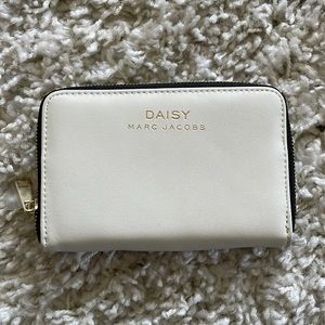 MJ white zipper clutch